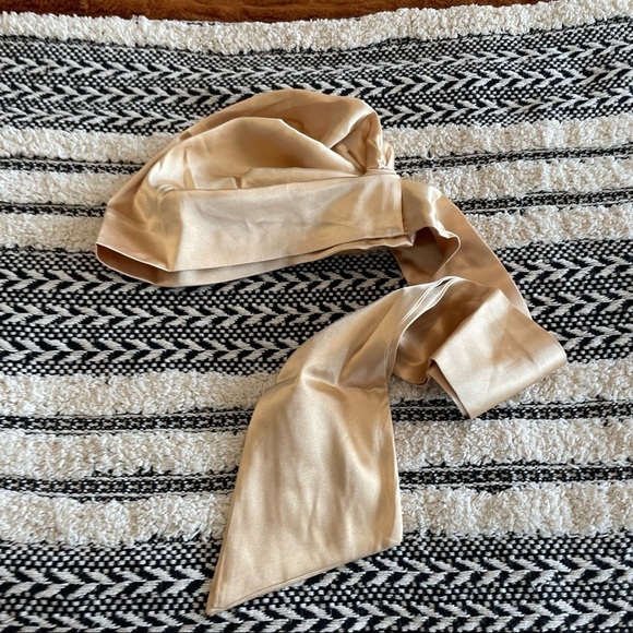 New in package gold colored satin surturban one size - Picture 1 of 3